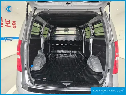 HYUNDAI STAREX VAN 3-SEATER