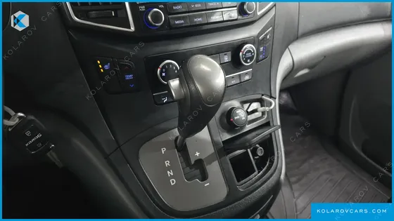 HYUNDAI STAREX 4WD WAGON 12-SEATER