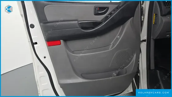 HYUNDAI STAREX 4WD WAGON 12-SEATER