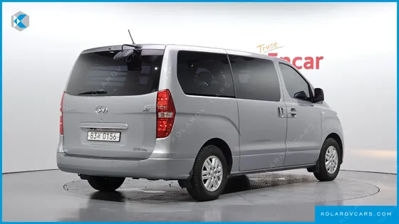 HYUNDAI STAREX VAN 3-SEATER