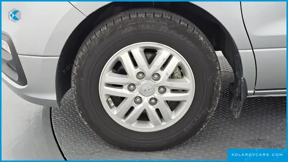 HYUNDAI STAREX VAN 3-SEATER