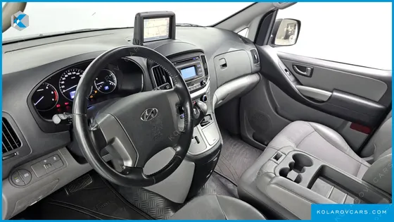 HYUNDAI STAREX VAN 3-SEATER