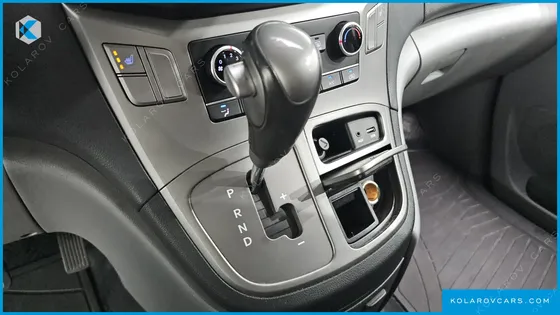 HYUNDAI STAREX VAN 3-SEATER