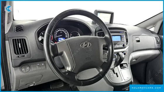 HYUNDAI STAREX VAN 3-SEATER