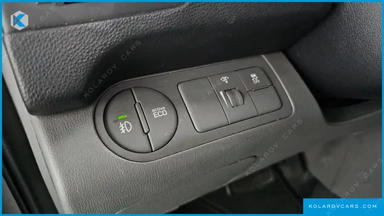 HYUNDAI STAREX VAN 3-SEATER