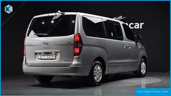 HYUNDAI STAREX VAN 5-SEATER