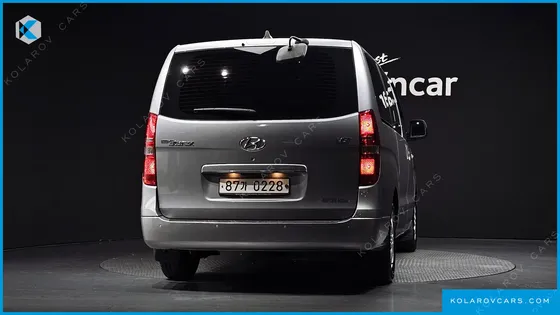 HYUNDAI STAREX VAN 5-SEATER