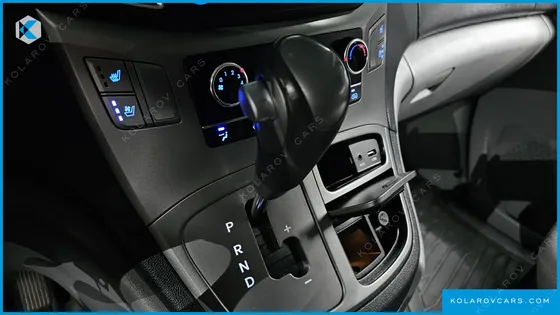 HYUNDAI STAREX VAN 5-SEATER