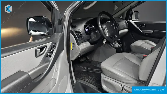 HYUNDAI STAREX VAN 5-SEATER