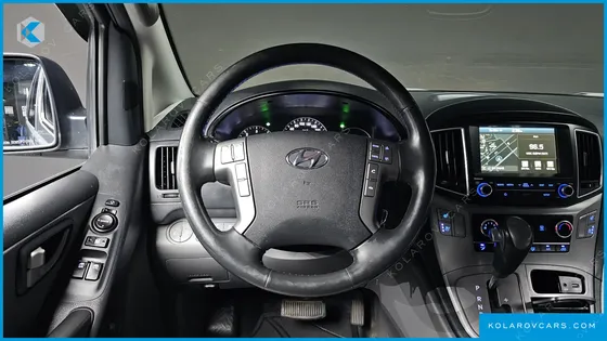 HYUNDAI STAREX VAN 5-SEATER