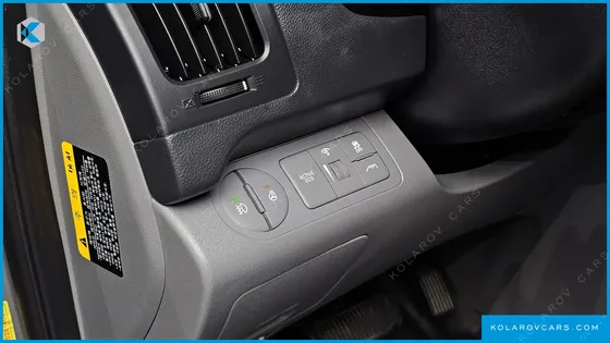HYUNDAI STAREX VAN 5-SEATER