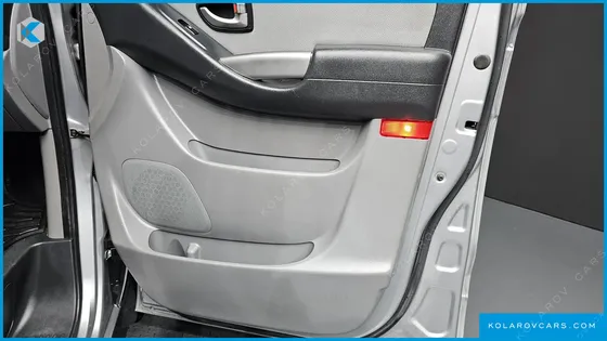 HYUNDAI STAREX VAN 5-SEATER