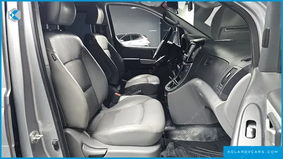 HYUNDAI STAREX VAN 5-SEATER