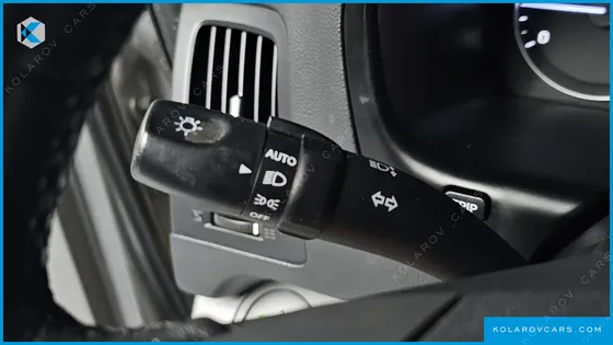 HYUNDAI STAREX VAN 5-SEATER