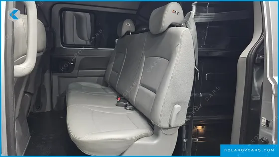 HYUNDAI STAREX VAN 5-SEATER