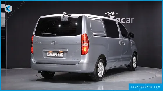 HYUNDAI STAREX VAN 5-SEATER