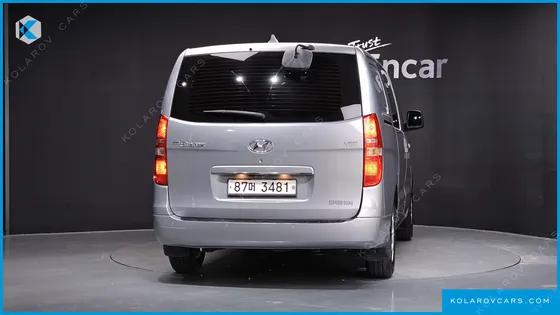 HYUNDAI STAREX VAN 5-SEATER