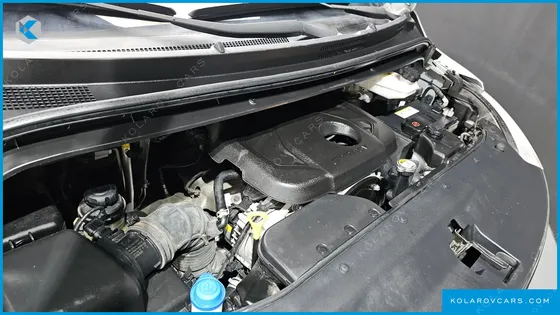 HYUNDAI STAREX VAN 5-SEATER