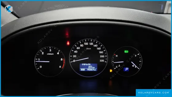 HYUNDAI STAREX VAN 5-SEATER