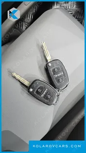 HYUNDAI STAREX VAN 5-SEATER