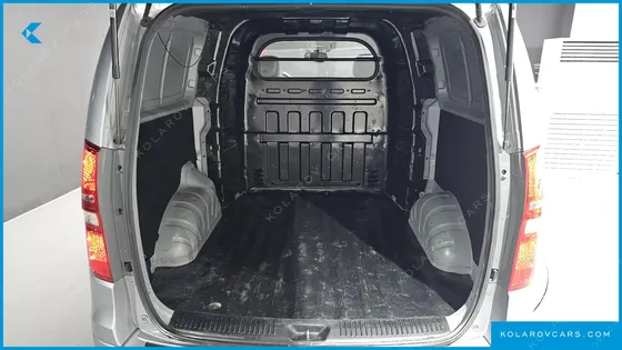 HYUNDAI STAREX VAN 5-SEATER