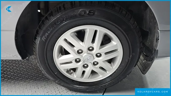 HYUNDAI STAREX VAN 5-SEATER