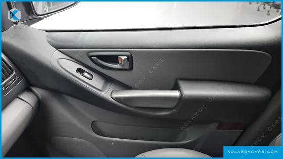 HYUNDAI STAREX VAN 5-SEATER