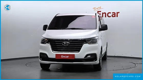 HYUNDAI STAREX VAN 5-SEATER