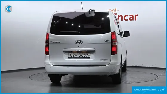 HYUNDAI STAREX VAN 5-SEATER