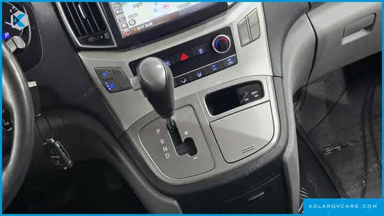 HYUNDAI STAREX VAN 5-SEATER