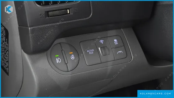 HYUNDAI STAREX VAN 5-SEATER