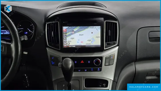 HYUNDAI STAREX VAN 5-SEATER