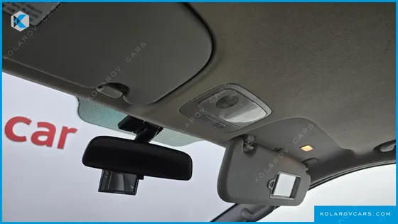 HYUNDAI STAREX VAN 5-SEATER