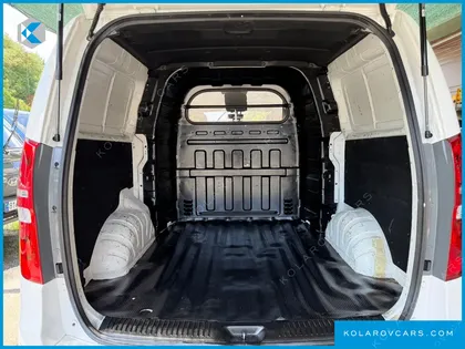 HYUNDAI STAREX VAN 5-SEATER