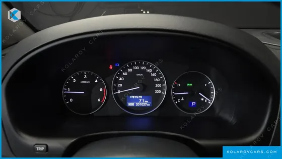 HYUNDAI STAREX VAN 5-SEATER