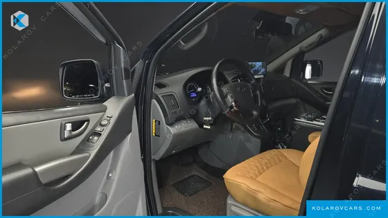 HYUNDAI STAREX VAN 5-SEATER