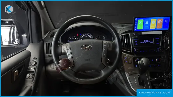 HYUNDAI STAREX VAN 5-SEATER