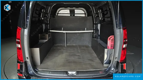 HYUNDAI STAREX VAN 5-SEATER