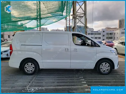 HYUNDAI STAREX VAN 3-SEATER