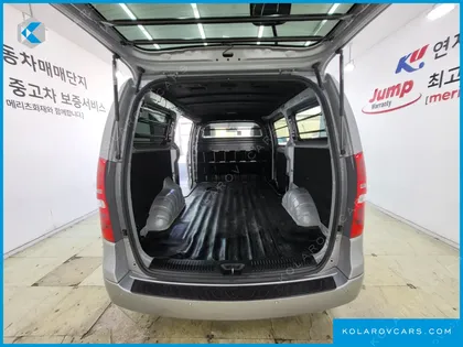 HYUNDAI STAREX VAN 3-SEATER
