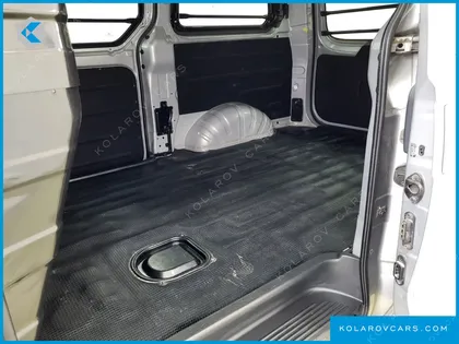 HYUNDAI STAREX VAN 3-SEATER