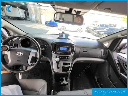 HYUNDAI STAREX VAN 3-SEATER