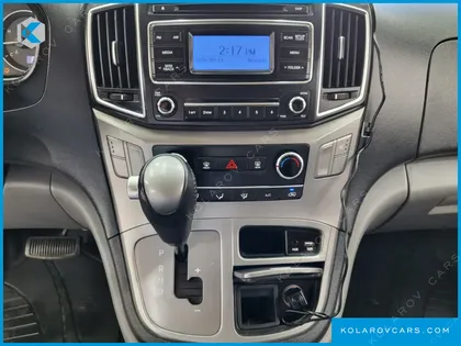 HYUNDAI STAREX VAN 3-SEATER