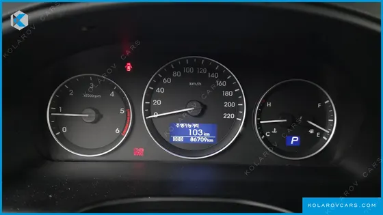 HYUNDAI STAREX VAN 3-SEATER