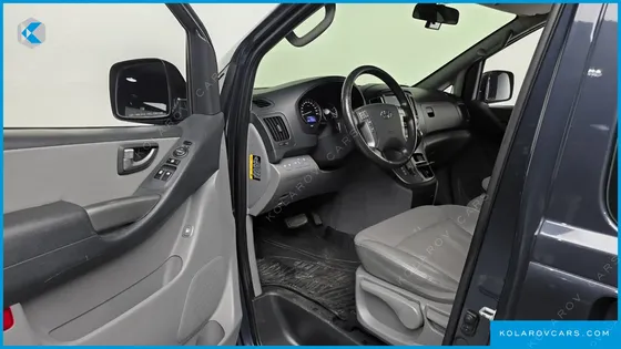 HYUNDAI STAREX VAN 3-SEATER