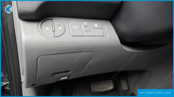 HYUNDAI STAREX VAN 3-SEATER