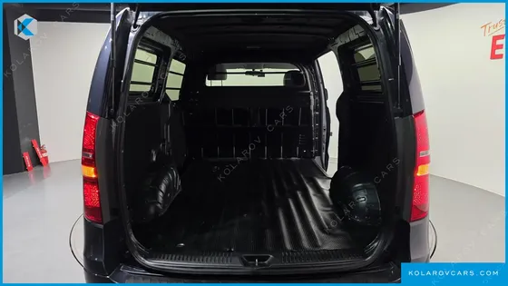 HYUNDAI STAREX VAN 3-SEATER