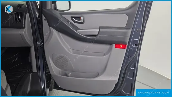 HYUNDAI STAREX VAN 3-SEATER