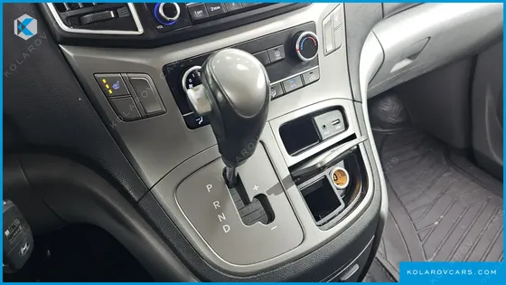 HYUNDAI STAREX VAN 3-SEATER