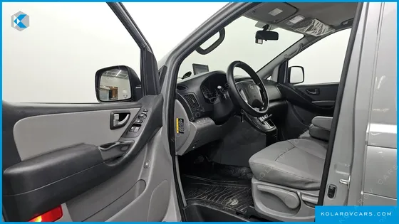 HYUNDAI STAREX VAN 3-SEATER